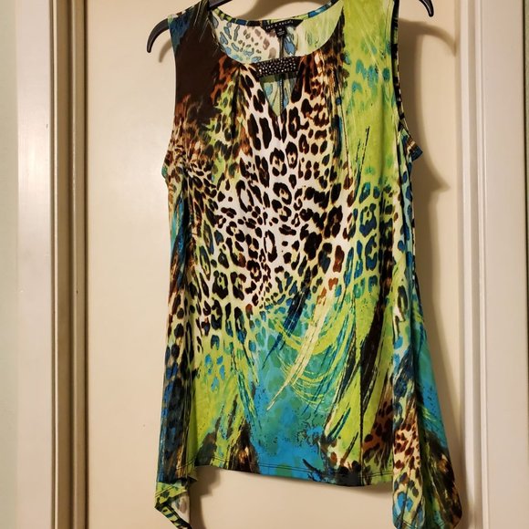 Beautiful Asymmetrical Blouse - Picture 3 of 6